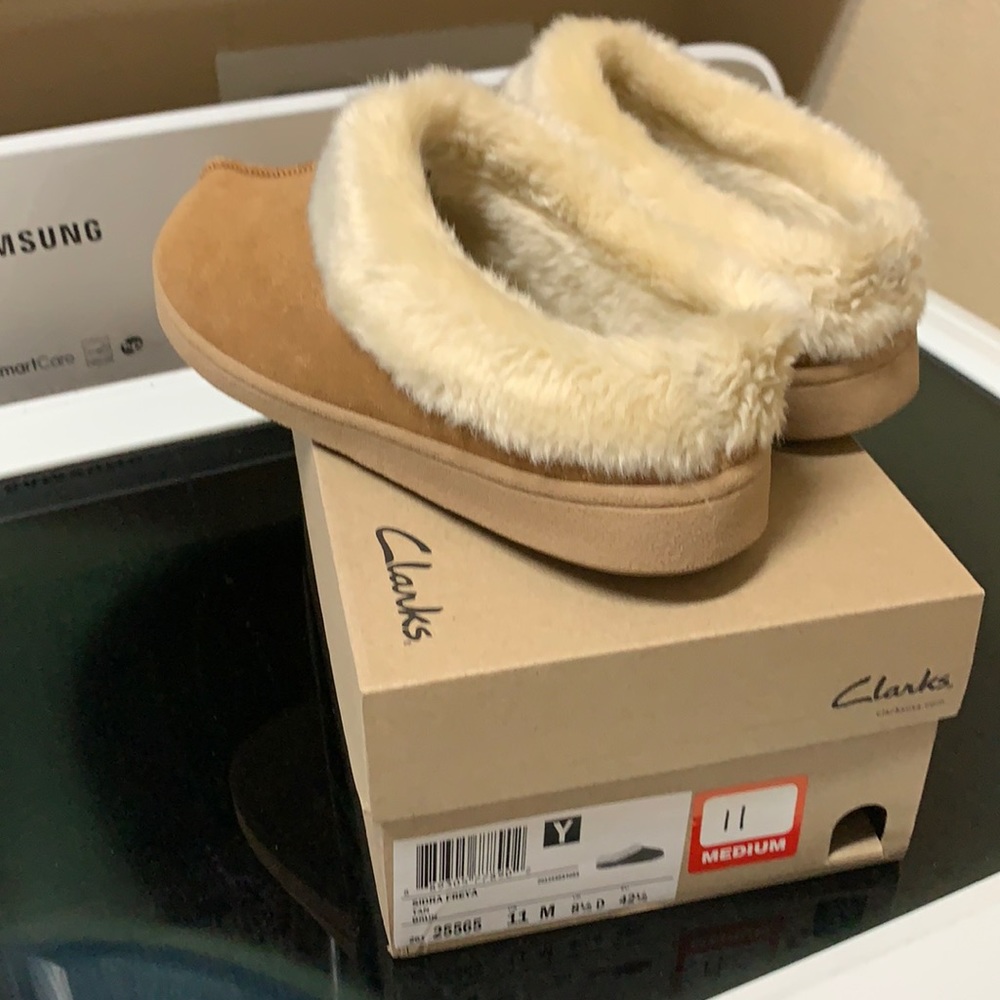 Clarks slippers